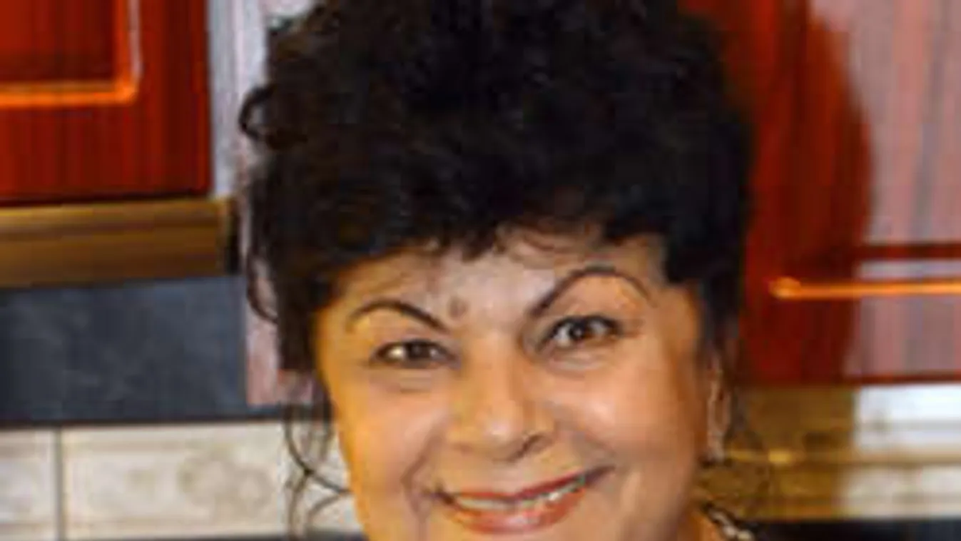 Az interneten árulja a bútorait Bangó Margit