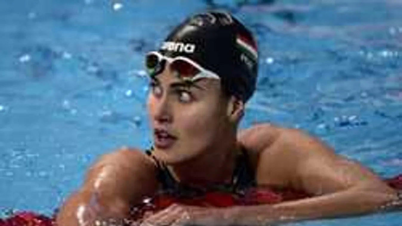 Eszméletlen hosszú szexi combokat villantott Jakabos Zsuzsanna