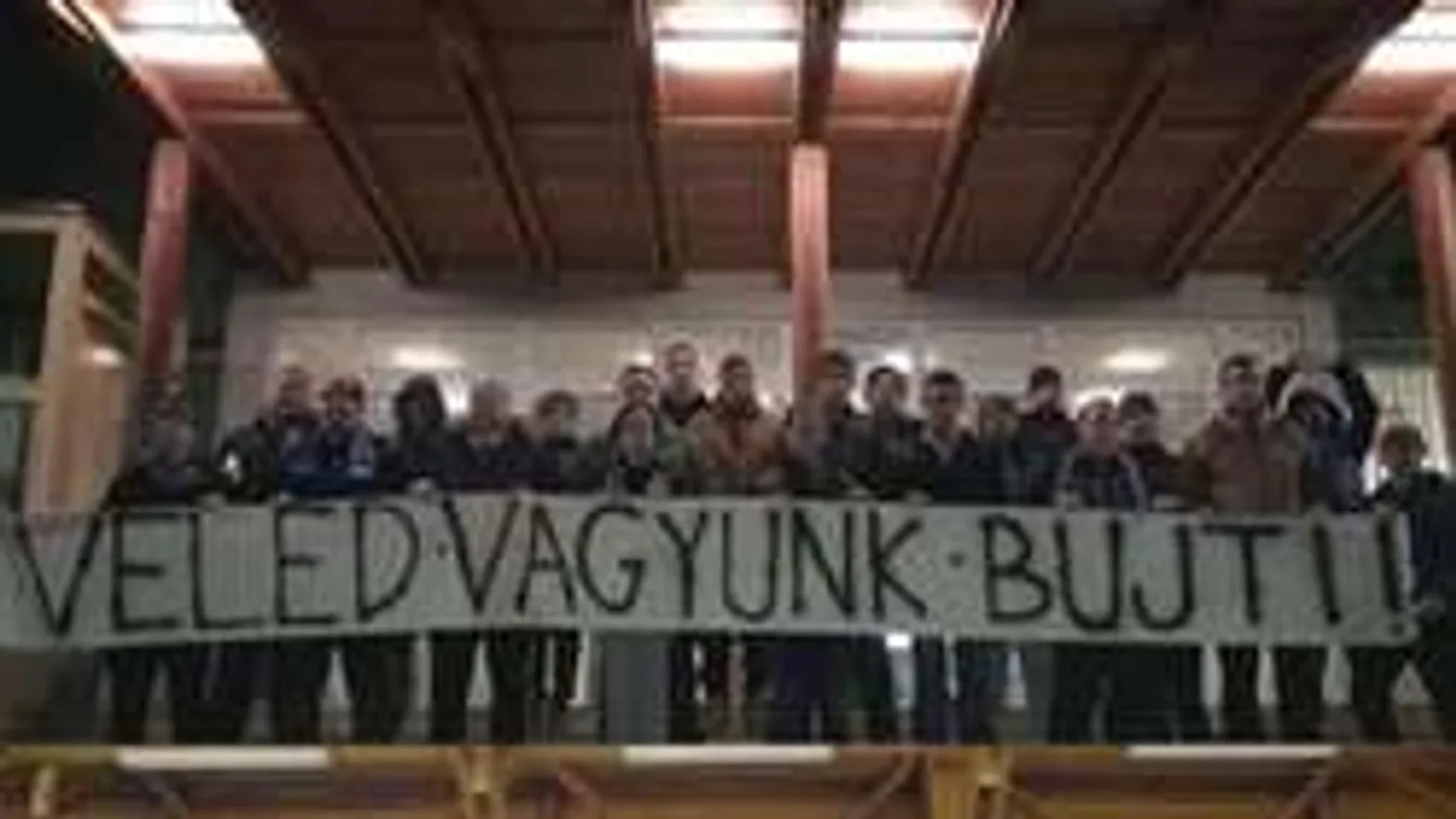 Sokk, életveszélyes balesetet szenvedett a fiatal magyar kézis