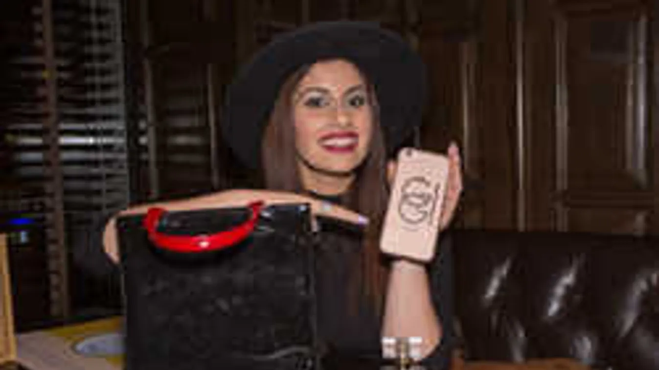 Sejtelmes menyasszonyi fotóval üzen rajongóinak Radics Gigi?