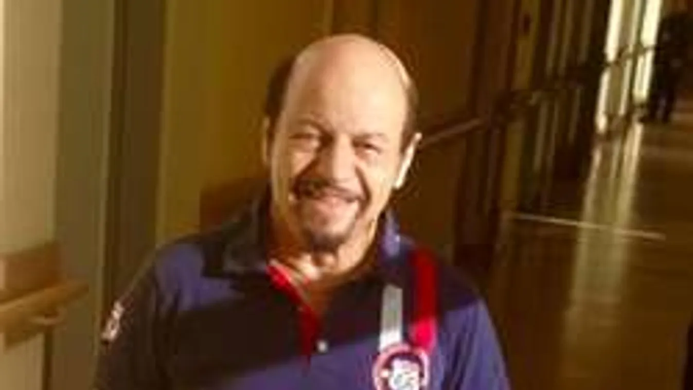 Exkluzív: Újra megműtötték a sztárrendezőt