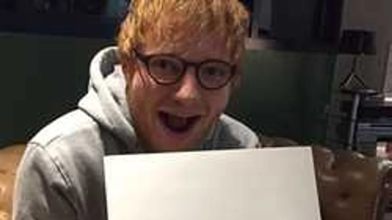 Undorító dolgot talált a tortájában a népszerű énekes