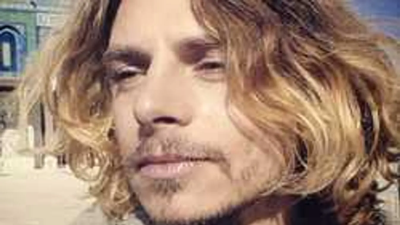 Meghökkentő fotón a meleg magyar tévés