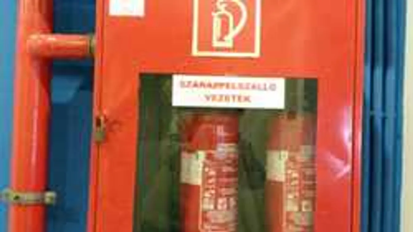 Lelakatolták a tűzoltókészüléket a budapesti plázában