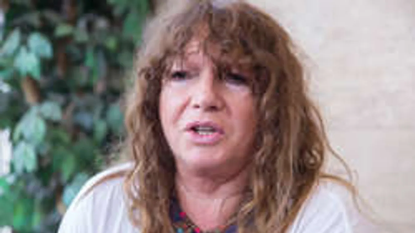 Váratlan bejelentés: Zalatnay Cini nagymama lett!