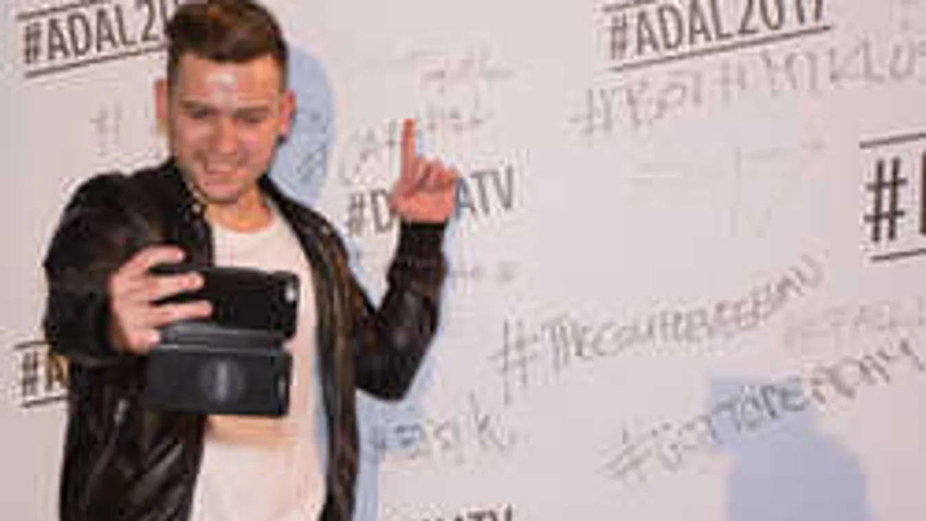 Tanult a hibájából A Dal énekese