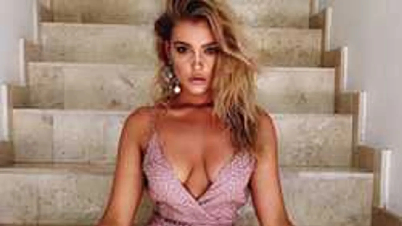 Bámulatos szexi szépség ápolja a sérült focistát