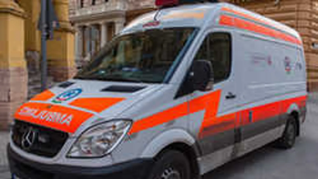 Forró erotika a mentőket szexuális zaklatással vádoló lány Facebookján