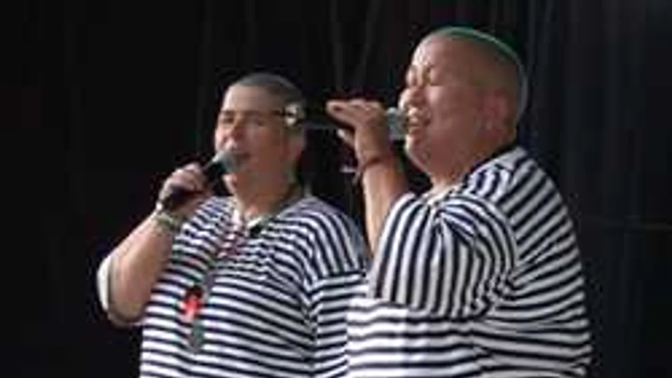 Sosem látott fotó került elő a legendás magyar lányegyüttesről