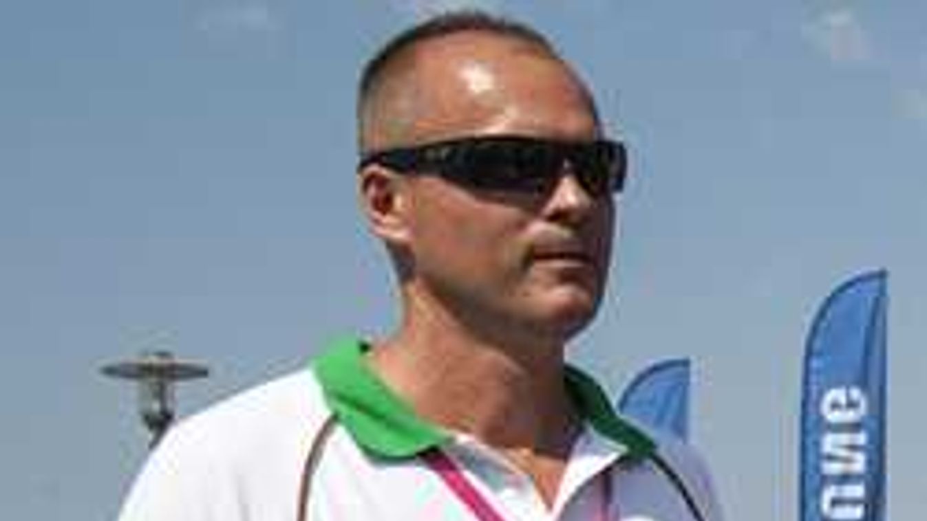 Szenzációs visszatérés, újra versenyez olimpikon úszóhősünk