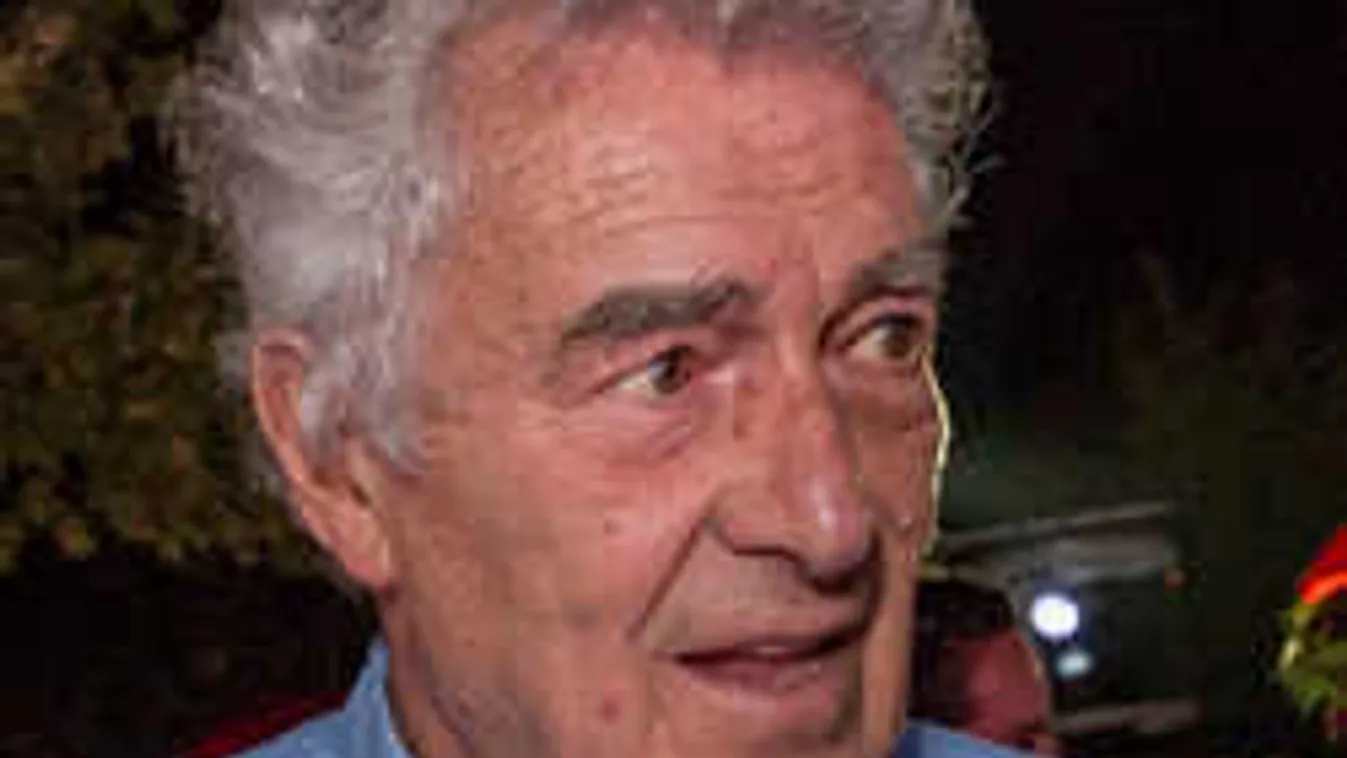 Hallgat Szilágyi János az átvert nyugdíjasok ügyében