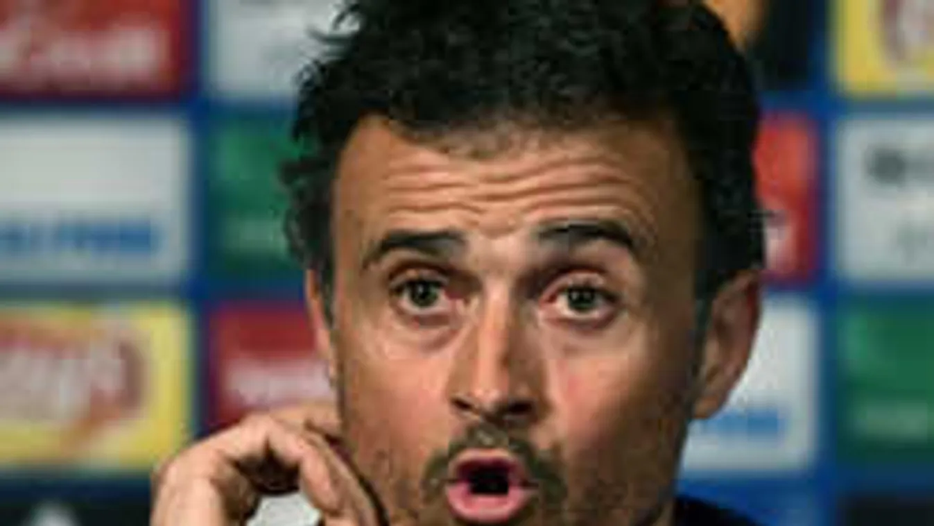 Botrány, le kellett fogni a Barca edzőjét a szégyenteljes vereség után