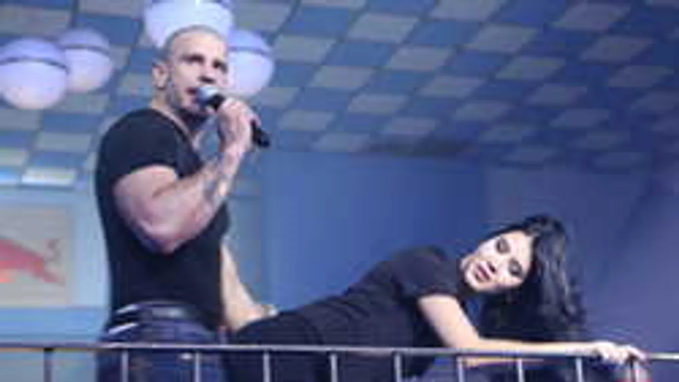 Õrült kopasz támadt a magát simogató fiatal sztárra