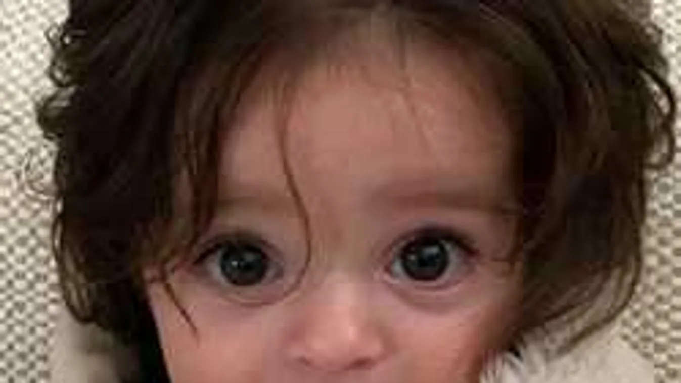 Hajas babát szült a fodrász