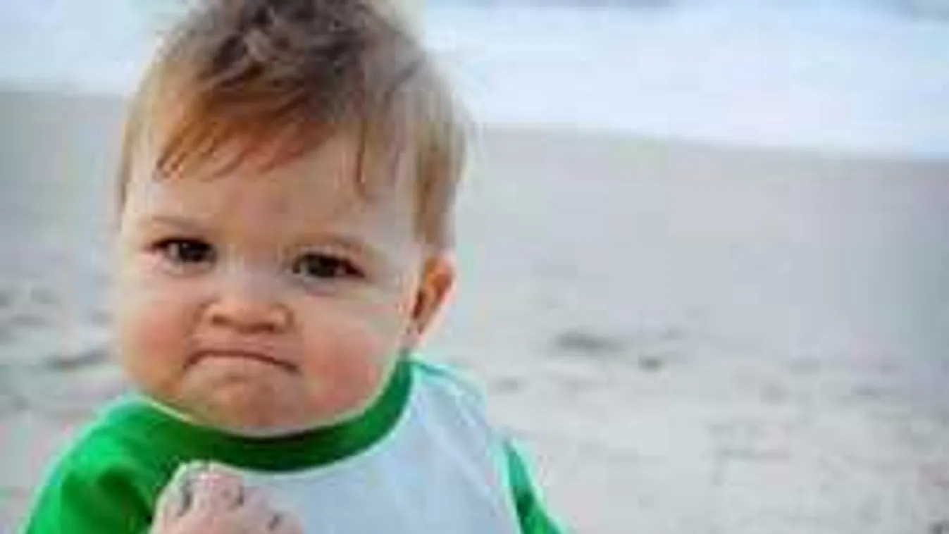 Hihetetlen, így néz ki a mém-király kisfiú ma!