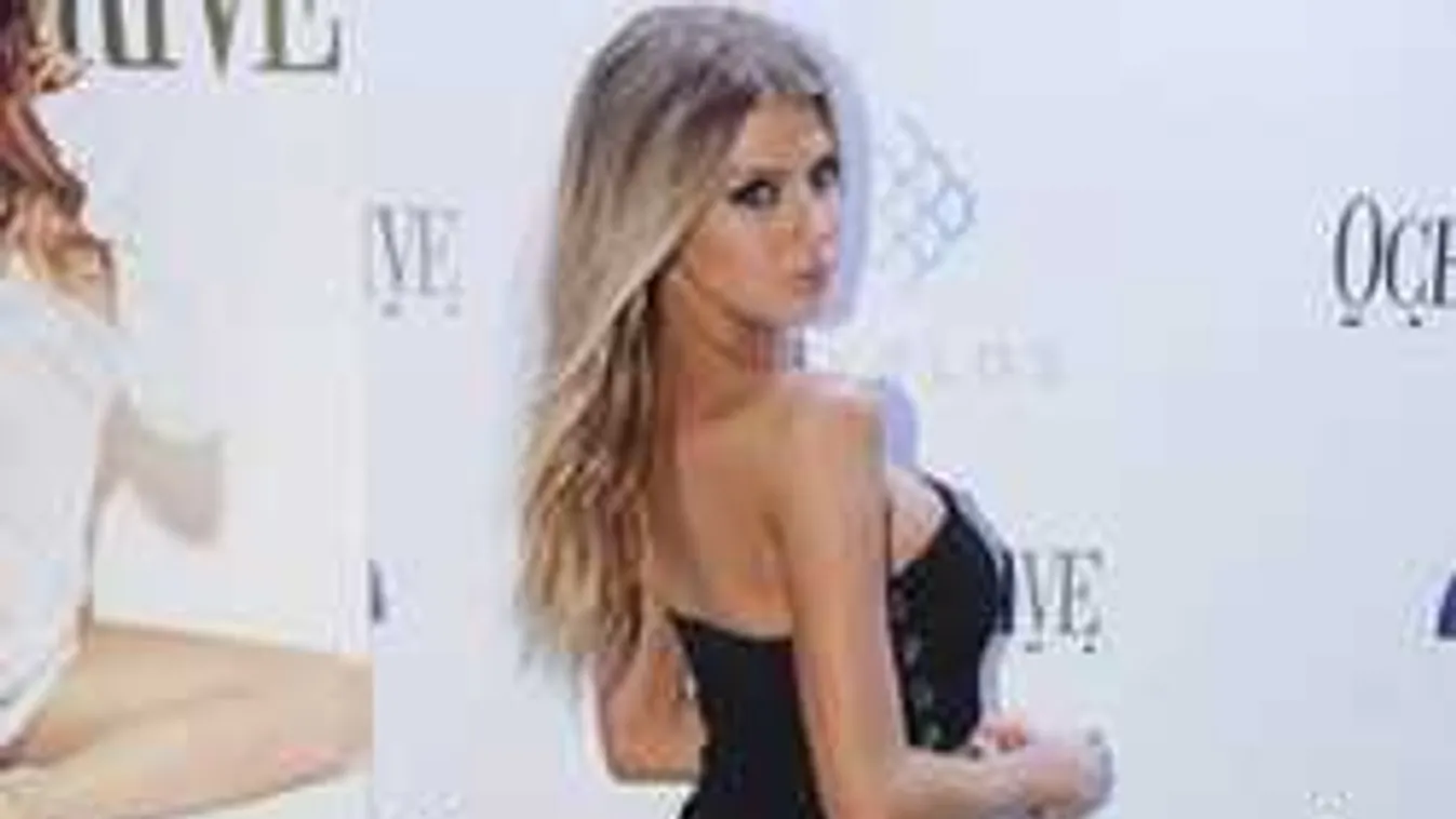 Csak egy csizmát visel a meztelen szőke szépség