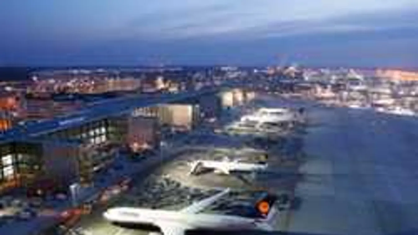 Elképesztő megaláztatás a reptéren: Összeomlott a családanya