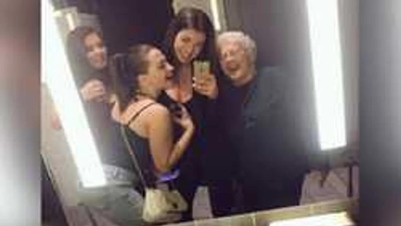 Felrobbantotta a netet a tinilányok szelfije, ilyen még nem láttál