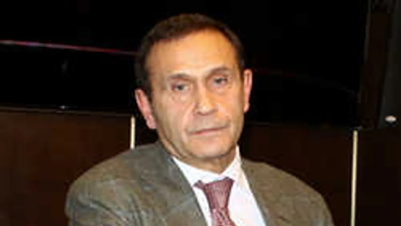 Döbbenet, Gyárfás Tamás újra nagyot bukott