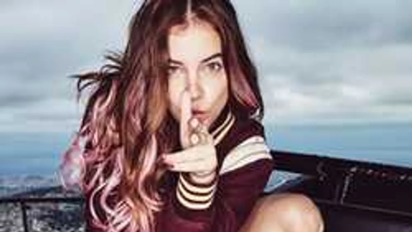 Micsoda fotó: Különös szerepcserére vállalkozott Palvin Barbara