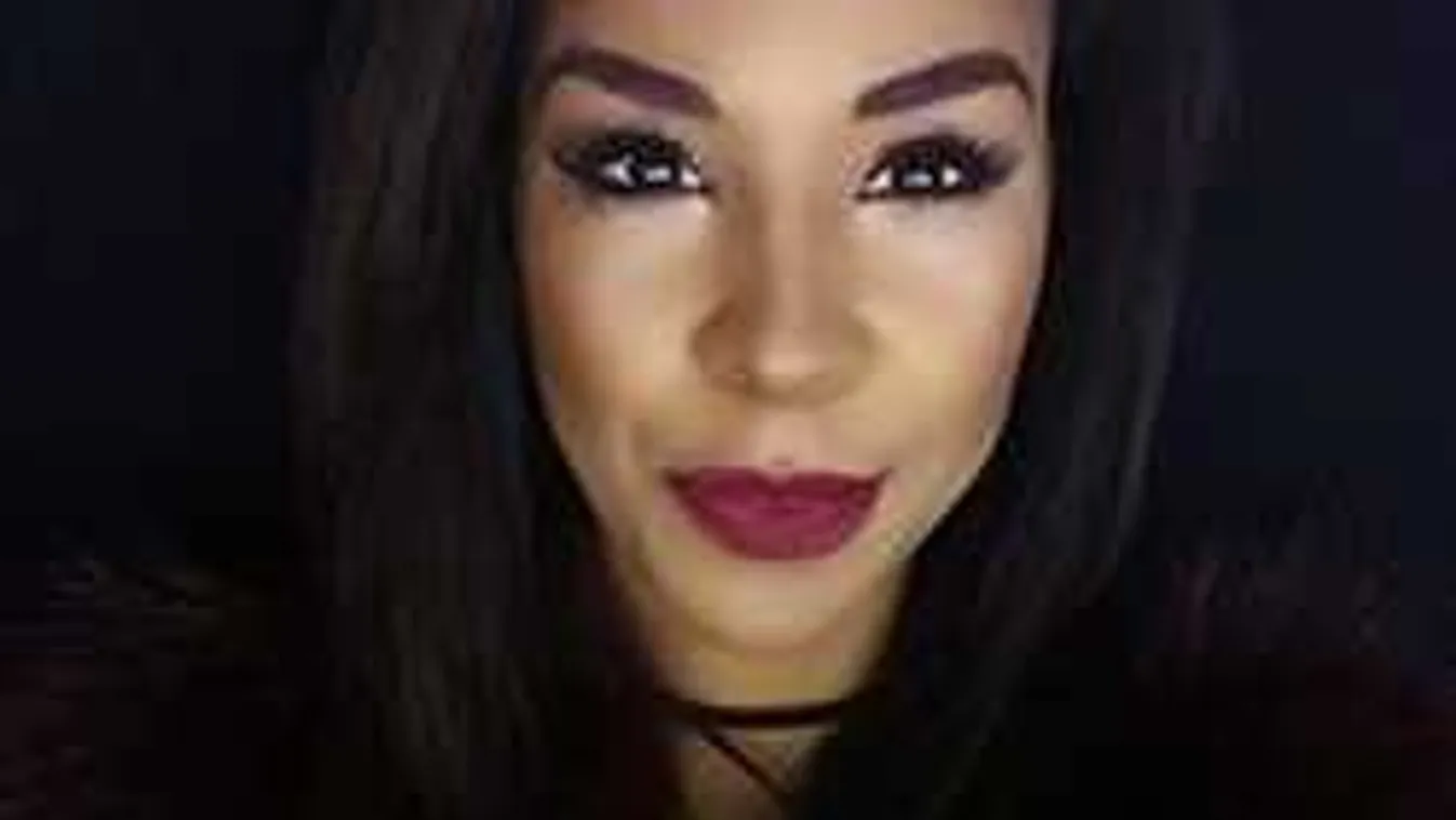 A dögös magyar műsorvezető álló mellbimbói kiszúrják a szemed