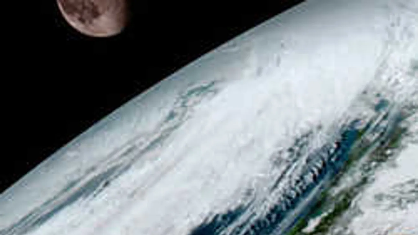 Lélegzetelállító pillanatok: új fotókat készített a Földről a NASA