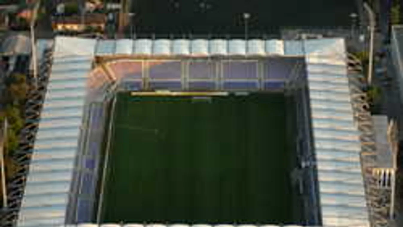 Tragikus állapotok a frissen felújított focistadionban