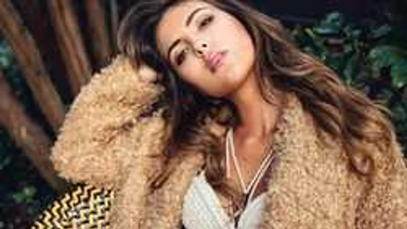 Pucér fenékkel napozik a Forma1-es sztár barátnője - Fotók