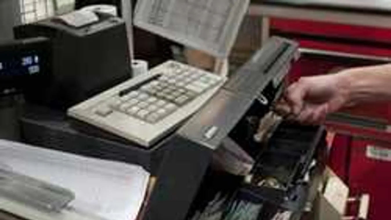 Járvány tizedeli a pénztárosokat