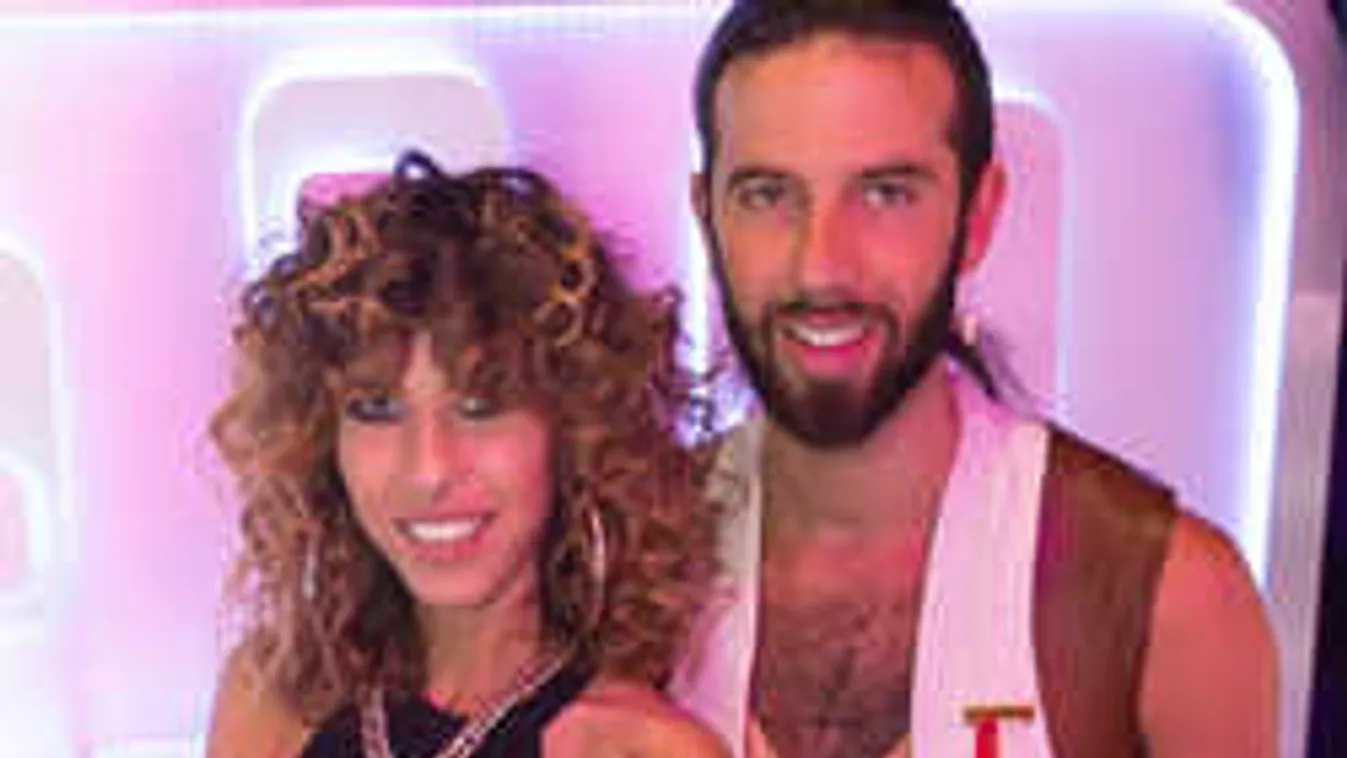 Meztelenül festette meg magát és párját Varga Viktor