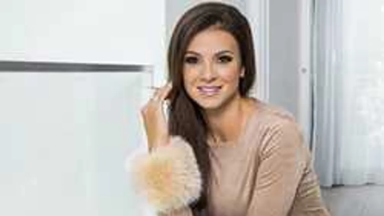 Nem hiszed el! Ez a férfi alszik rendszeresen Sarka Katánál