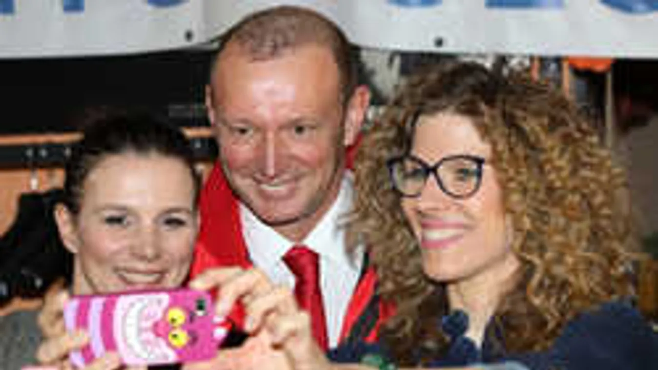 Éneklő mentősöket zsűriztek a TV2 sztárjai