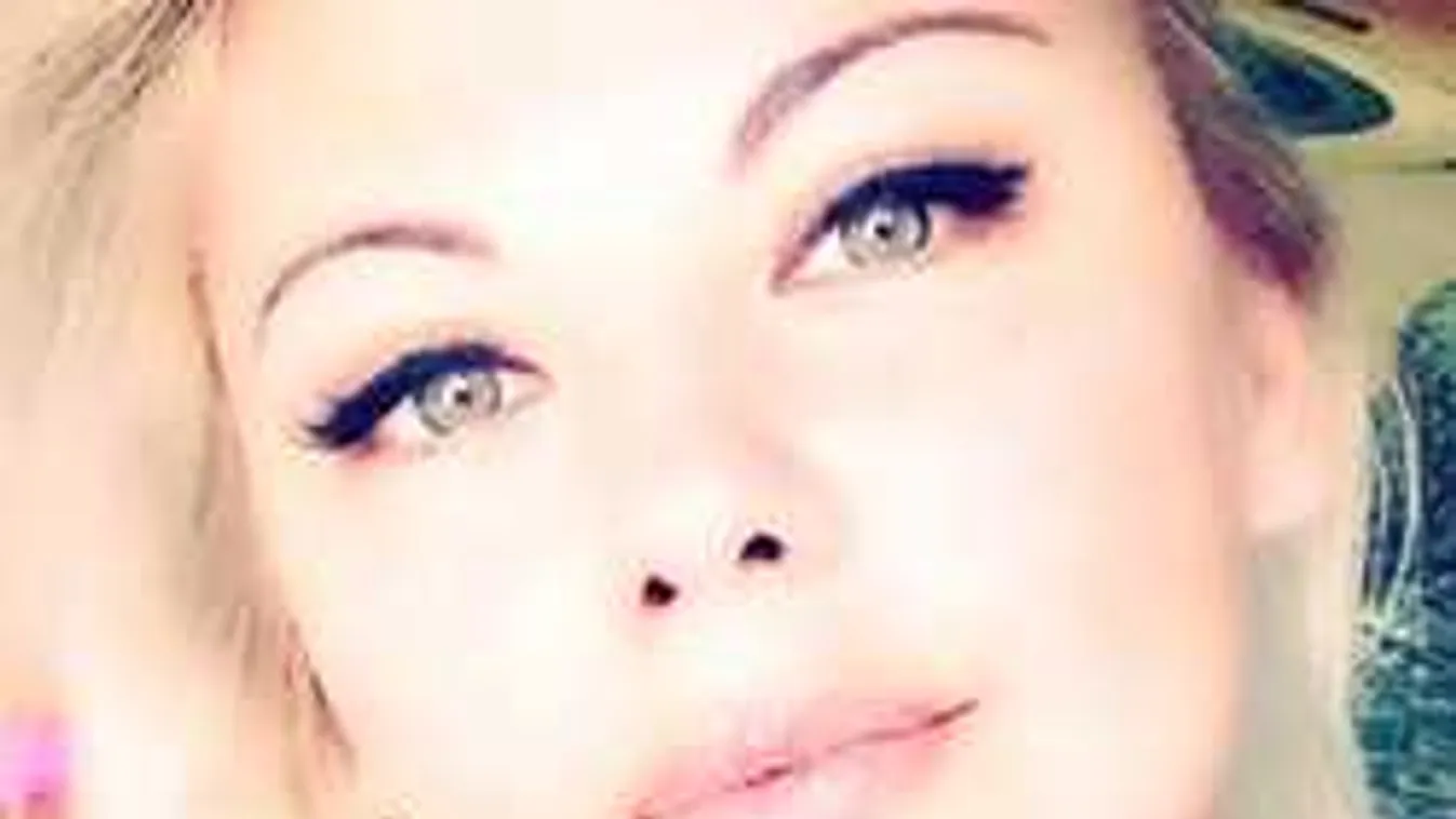 Megható esküvői fotó került elő a magyar sztárról