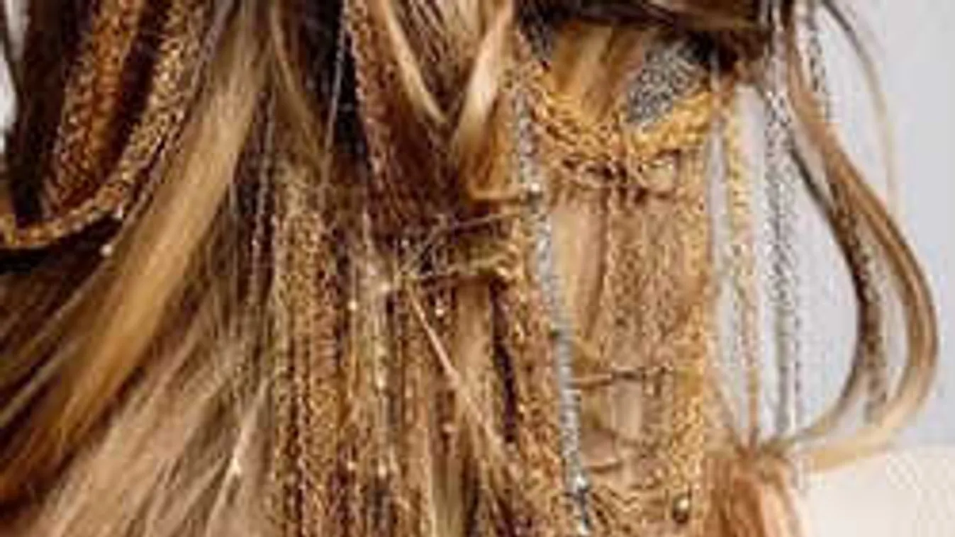 2017 nagy frizuradivatja, gumi helyett ezt rakják a hajukba a nők