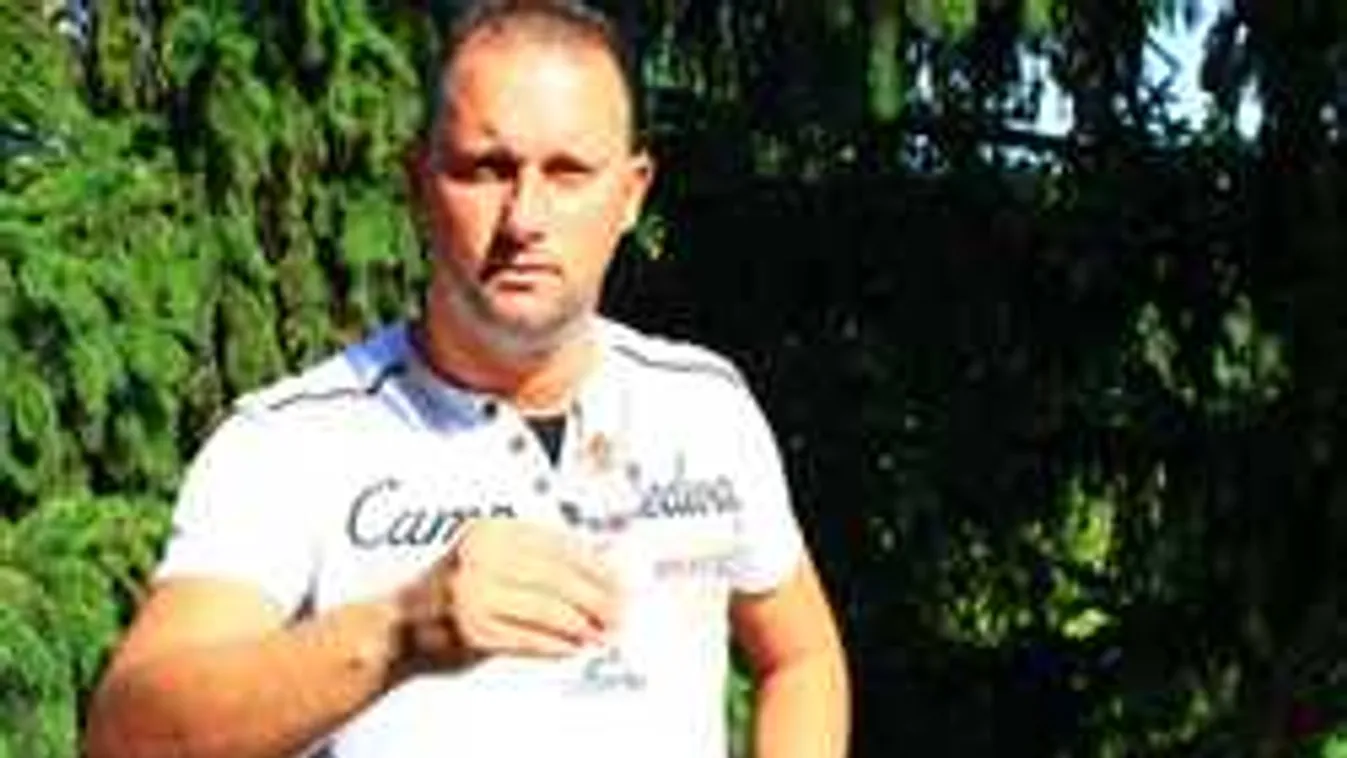 Lebukott! Újra korábbi szerelmével fotózkodott a valóságshow-hős