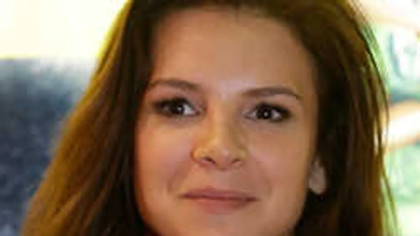 Dögös képet posztolt Sarka Kata: tökéletes az alakja két gyerek után