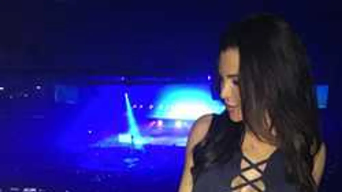 Se bugyi, se más: vénuszdombot villantott a tüzes szurkolólány