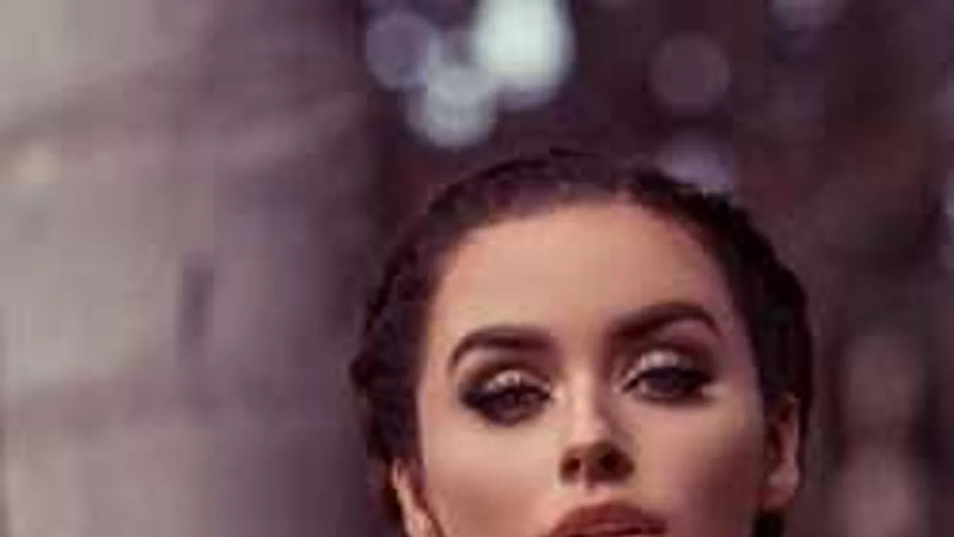 Valódi gigamelleket villantott a harisnyatartós szépség