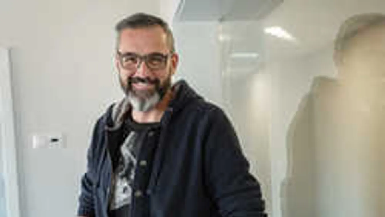 Elképesztő, meg akarták verni a magyar rádiós sztárt