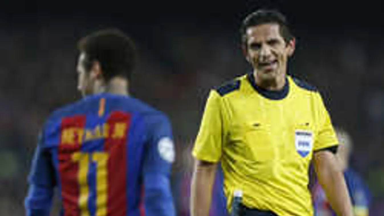 Botrány, nagyot bukhat a Barca-PSG bírója