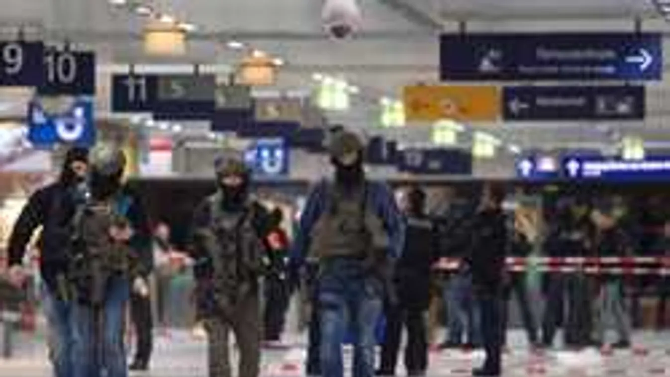 Vérbe borult a vasútállomás