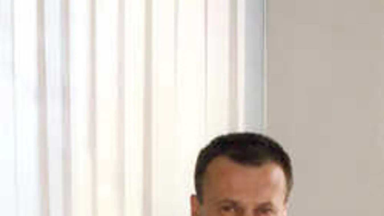 Durva maffiaháborúk idején volt főrendőr Doszpot Péter