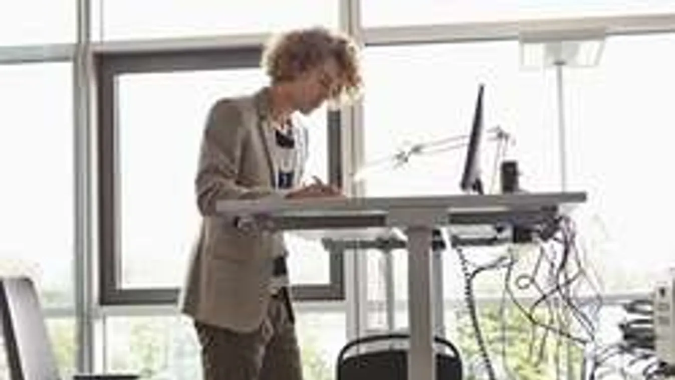 Ez a pofonegyszerű ötlet véget vet az irodai lábzsibbadásnak!