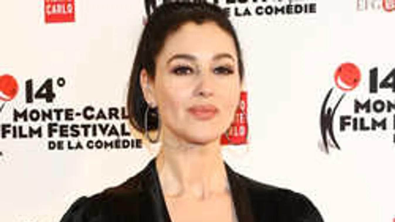 52 évesen újra terhes a világ legszexisebb nője - Fotó