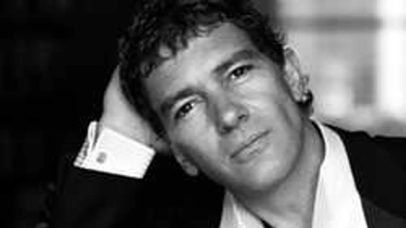 Szívroham miatt szállították kórházba a világhírű színészt