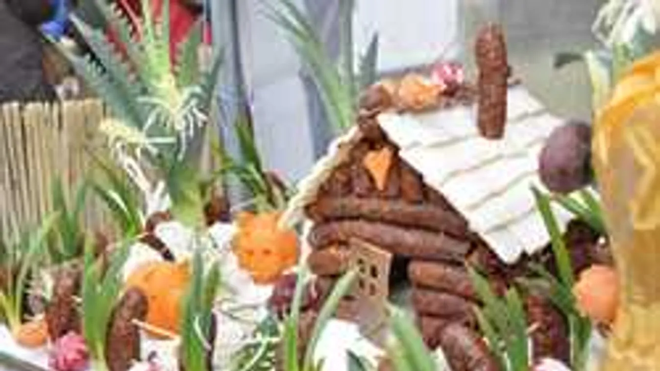 Elkészült a csodás kéményű kolbászházikó, ilyet még nem láttál!