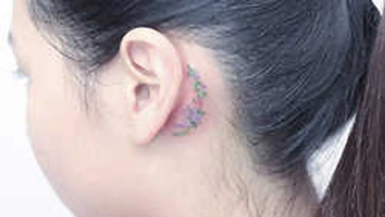 Új divat a minitetoválás, ide rejtik a nők az apró mintát