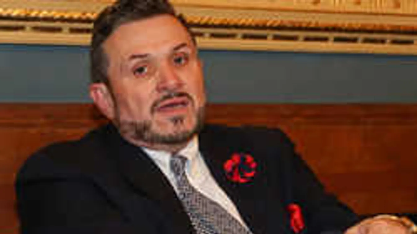 Hatalmas építkezésbe kezdett a birtokán Galambos Lajcsi