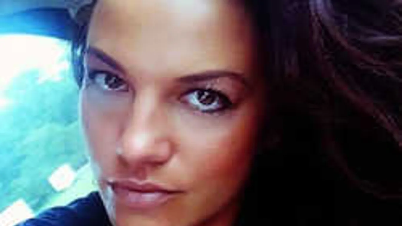 Először mesélt terhességéről a népszerű énekesnő