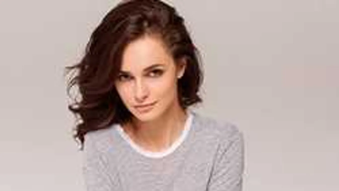 Szédületes alakkal tért vissza szülése után Dobó Ági